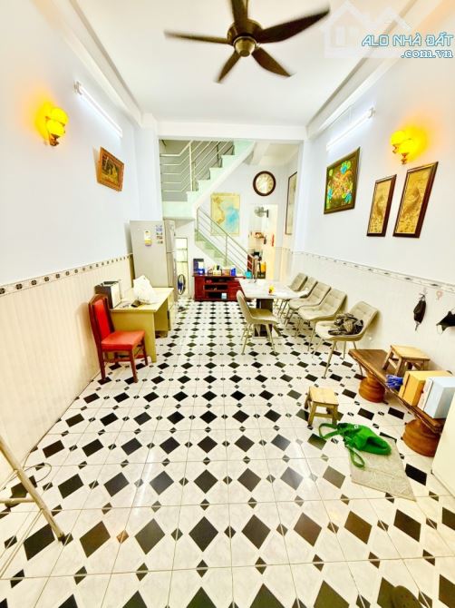 🏙️ GIỮA LÒNG QUẬN 1 – AN NINH TUYỆT ĐỐI 📍 Cư xá Nguyễn Cảnh Chân, Q.1 - 1