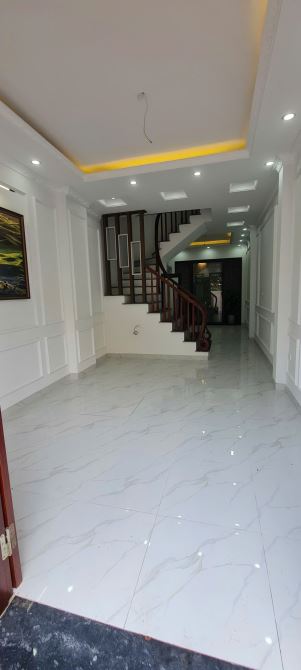 Bán nhà cạnh chợ trung tâm Tân Lập, Đan Phượng. 40m2 xây 5 tầng lệch 80m ra trục chính 422 - 1