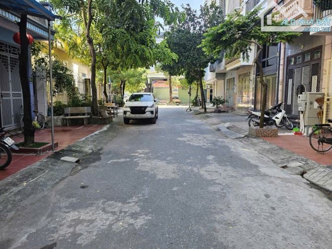 LÔ ĐẤT ĐẤU GIÁ KIẾN HƯNG PHÂN LÔ VỈA HÈ CẠNH CÔNG VIÊN HÀ ĐÔNG DT 51M GIÁ ĐT - 1