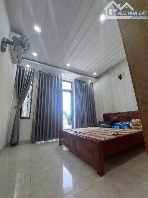 NHÀ CẦN BÁN - HẺM TRẢI NHỰA 5M Ô TÔ ĐỖ CỬA - 56M2 - 5 TẦNG - HOÀNG BẬT ĐẠT. - 1