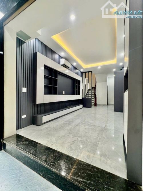 Hiếm có, Nhà Phố Nguyễn Văn Cừ, Ngọc Lâm, Long Biên, 38m2, 5 Tầng, Phân Lô, Ô Tô, Full đồ - 1