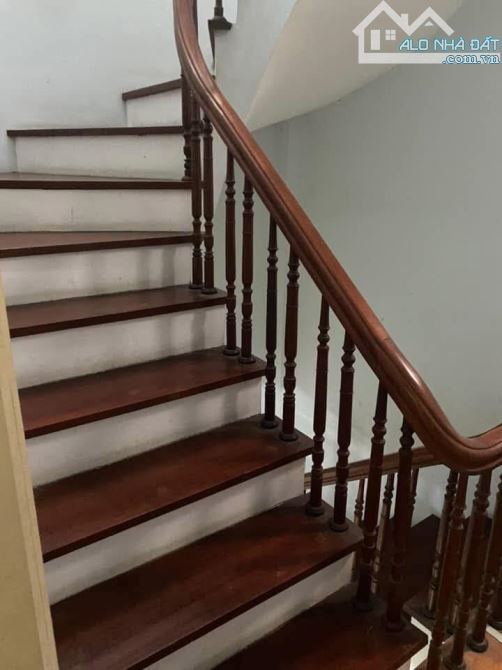 Cho thuê nhà ngõ 3 Hoàng Quốc Việt, 5 tầng x 40m2, 5 ngủ, 4 vệ sinh, 15 Triệu - 1