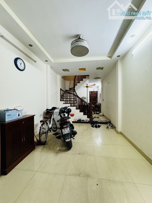 Bán nhà Hoàng Quốc Việt, 2 thoáng, gara ô tô, gần Phố, Kinh doanh - 1
