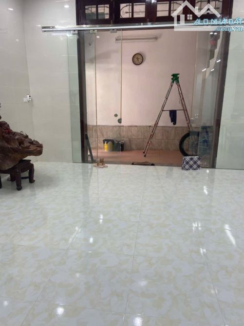 Cho thuê nhà Nguyễn Chí Thanh làm CHDV, ở gđ, nhóm 3 tầng x 128m2, 28 Triệu - 1