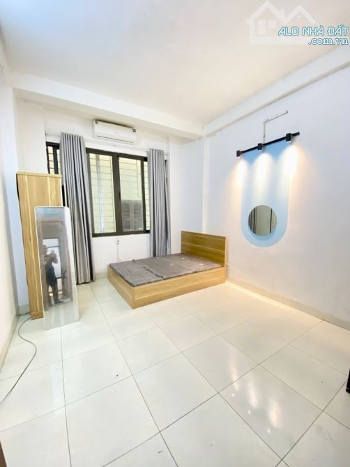 DÂN XÂY-  PHÂN LÔ- 2 MẶT NGÕ - GẦN Ô TÔ TRÁNH-Ô CHỜ THANG MÁY -THOÁNG SÁNG- TT ĐỐNG ĐA   D - 1