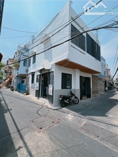 BÁN NHÀ ĐẸP 2 TẤM GÓC 2 MẶT TIỀN KINH DOANH XE HƠI ĐỖ CỬA GIÁ 6T TL HÌNH THẬT - 1