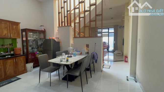 NHÀ MÊ 3 PHÒNG NGỦ HẺM 246 MOAN CHƯA QUA VÀNH ĐAI: GIÁ 3.987 tỷ - 1