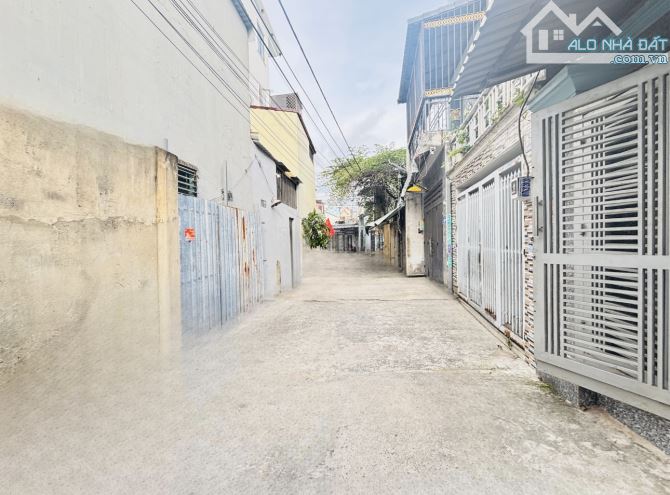 Bán Nhà Trung Chánh Gần Chợ Ngã Ba Bầu -55 M2 ( 4x14 )Cấp 4- HXH 6M -  Chỉ 3,2Tỷ. - 1