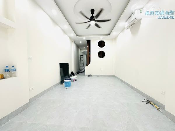 PHỐ NGÔ GIA TỰ LONG BIÊN 14 TỶ DT 70M MT 4M 4T 2 THOÁNG TRƯỚC SAU NGÕ THÔNG KINH DOANH - 1