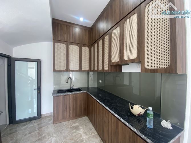 Chính chủ cần bán nhà phố Bát Khối, Long Biên 34m, 5 tầng, mặt tiền 4m, giá 5.55 tỷ. - 1