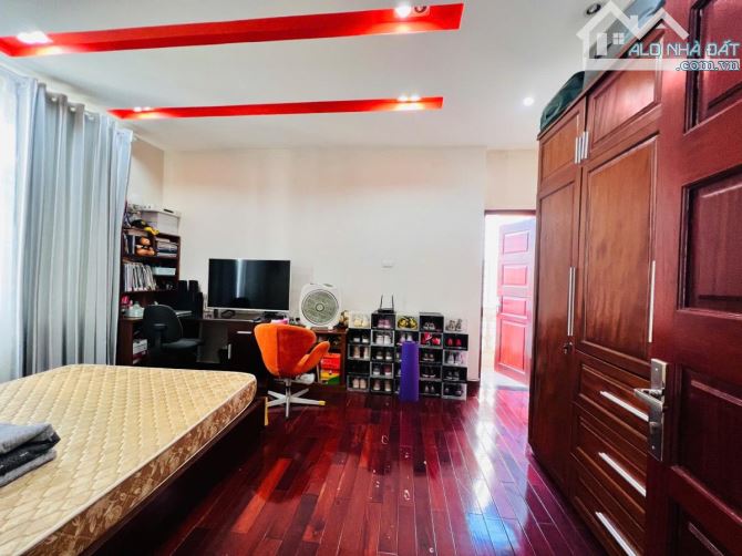 Bán biệt thự 220m2 KĐT Văn Quán, mặt tiền 10m, 4 tầng, full nội thất, ở KD đẹp. - 1