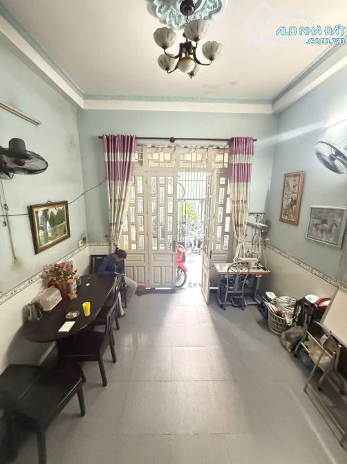 Nhỉnh 4 Tỷ, Nhà C4 Mới Khu Phân Lô Hẻm 8m Thông Trần Thị Năm, 60m2(4*15m) - 1