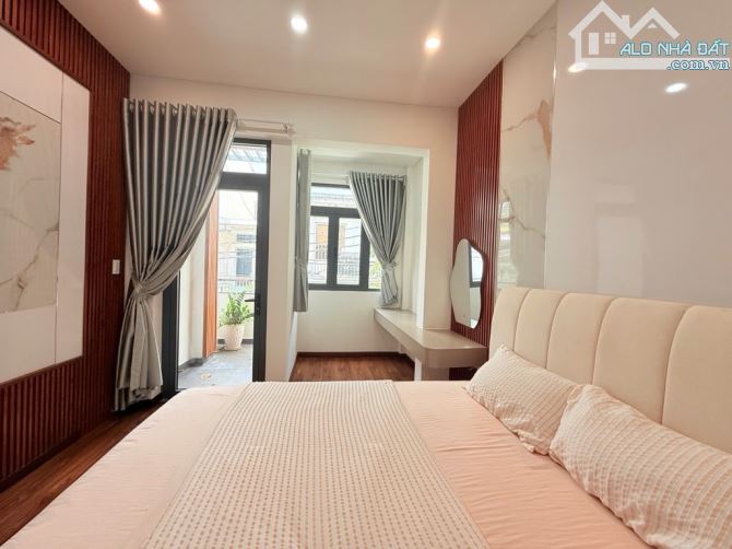 Hẻm 5m- 3tâng - 50m2 .. 4pn. Sổ vuông, hoàn công . Gần ngã tư hàng xanh - 1