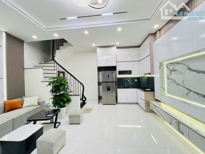 NHÀ ĐẸP Ở NGAY – NGÕ THÔNG – GẦN PHỐ, GẦN Ô TÔ – FULL NỘI THẤT – 32m² – CHỦ THIỆN CHÍ - 1
