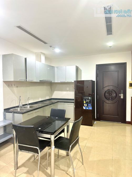 Cho thuê căn hộ chung cư Royal City - Thanh Xuân - Sát Ngã Tư Sở -  103m - 3 phòng ngủ - 1