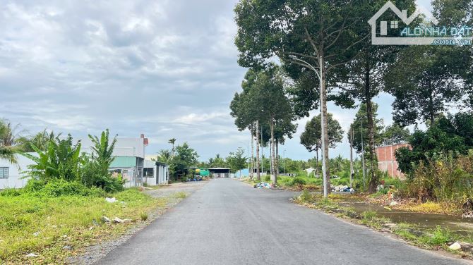 nền hàng hiếm  đất thuộc khu dân cư Ngân Thuận  Có 2 mặt tiền. Mặt trước là đường Đặng Văn - 1