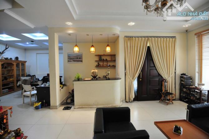 Biệt Thự 2 tầng, Huỳnh Tấn Phát, Quận 7, 270m2, Hẻm Xe Tải, Giá chỉ 30 Tỷ. - 1