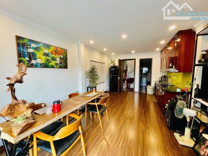 7.6 tỷ / 40 m2/ 5 tầng Giang Biên/ Ô tô Đỗ Cửa - 1