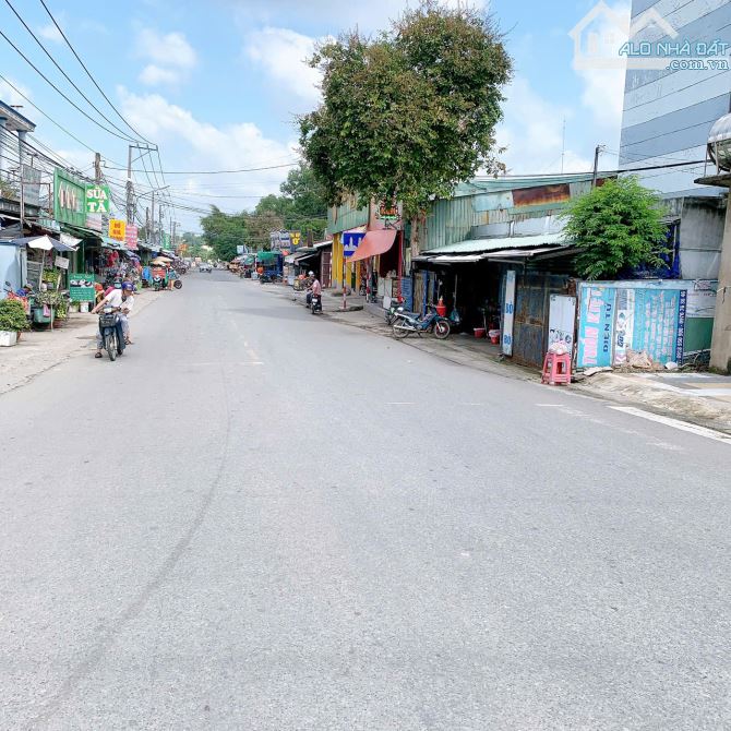 Cần bán gấp lô đất ngay chợ Chánh lưu. Bách hóa xanh. Đường thông. Dân cư kín. 5X35 TC 100 - 12