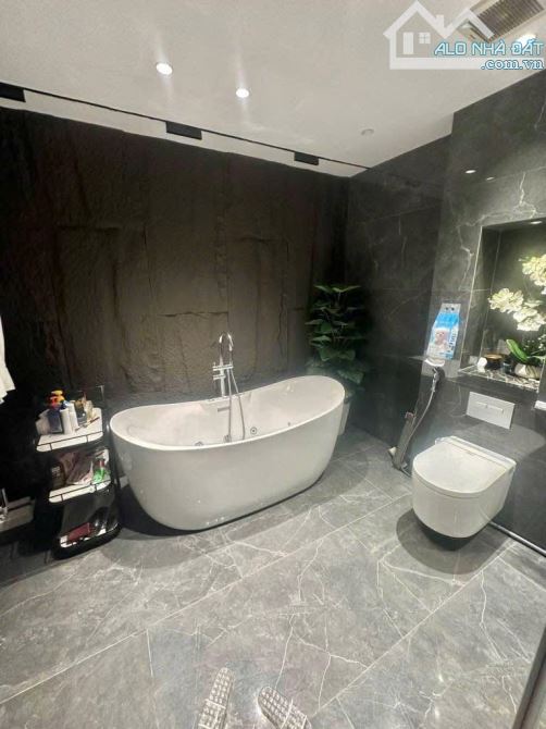 LÔ GÓC ĐẸP NHẤT PHỐ NGUYỄN ĐỨC CẢNH – 7 TẦNG – THANG MÁY – GARA – CÁCH PHỐ 20M – 22 TỶ - 12