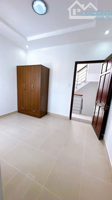 BÁN NHÀ Q4 CHDV 6 TẤM ĐÚC HÌNH THẬT VỊ TRÍ 1/ NGUYỄN KHOÁI GIÁ 6TỈ 750 GIÁP Q1 KDC HẺM 3M - 13