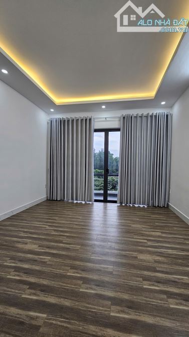 MẶT TIỀN XE HƠI 10 M NGANG 4.2 X14  BÊ TÔNG 4 TẤM CÓ 5 TỶ - 18