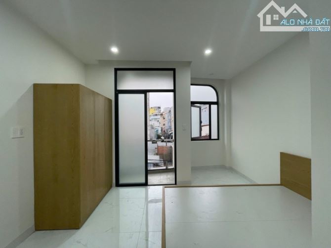 BÁN NHÀ  - DT:  GẦN 100M2 - NGAY VÒNG XOAY LÊ ĐẠI HÀNH  - NHÀ ĐẸP  - 4 TẦNG BỀ THẾ - 2