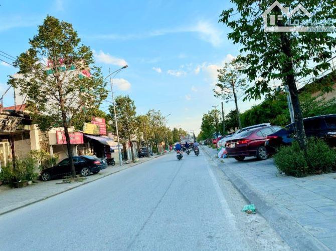🍀ĐẤT ĐẸP ĐÔNG ANH -VI TRÍ VÀNG -GIÁ TỐT -OTO 7 CHỖ ĐỖ CỬA -SỔ ĐỎ CẦM TAY🍀 📍Vị trí: Thô - 2