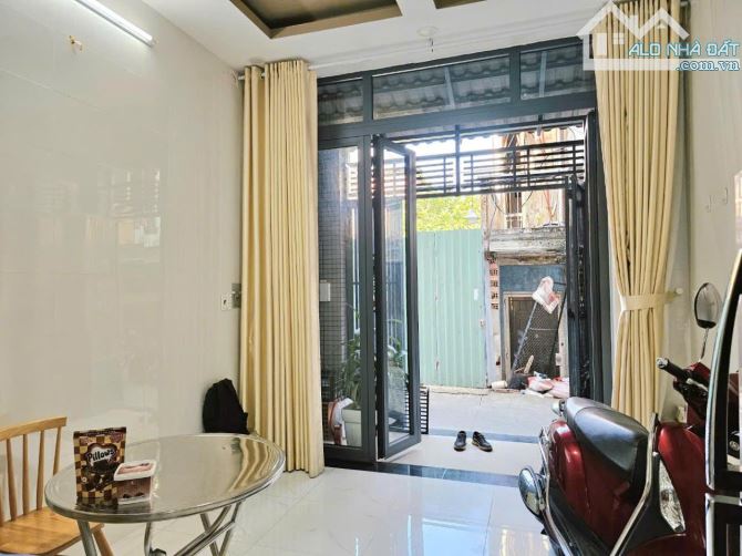 Giảm 310tr! Nhà 3 tầng View máy bay, Nở hậu – Quang Trung QV - 2