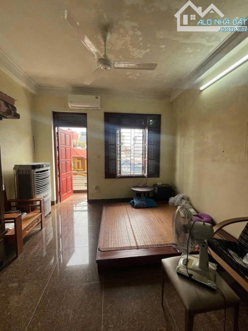 Bán gấp nhà phân lô Ngô Quyền – Ô tô vào nhà – Sau lưng mặt phố – 5 tầng đẹp, giá tốt - 2