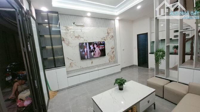 BÁN NHÀ MỚI XÂY -TRẦN QUỐC VƯỢNG. CẦU GIÂY-5 TẦNG -3PN-NỘI THẤT XỊN-GẦN  PHỐ HƠN7 tỷ - 2