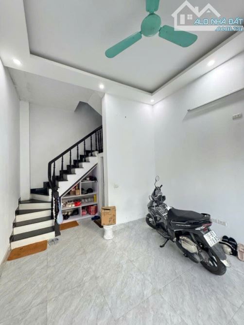 BÁN NHÀ CỔ NHUẾ - DÂN XÂY - Ô TÔ ĐỖ CỬA - DT: 25M2, 4 TẦNG, MT 3.9M - GIÁ 6.9 TỶ - 2
