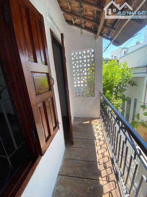 chỉ 950 triệu có ngay nhà 1 trệt 1 lầu sổ hồng trao tay ngay TTTP. gần chợ Phương Sài. - 2