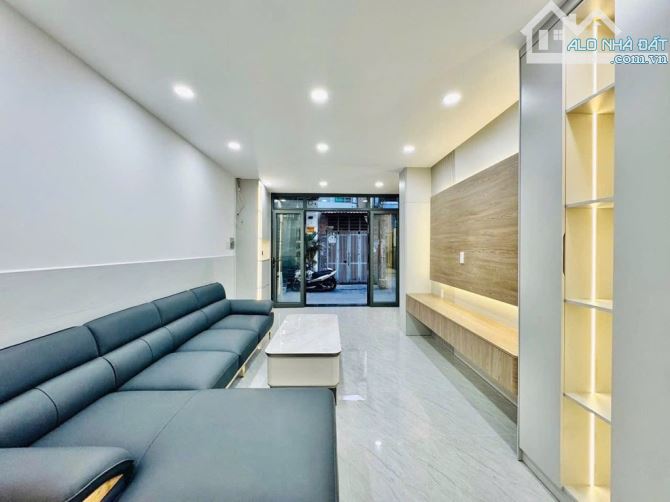 HẺM XE HƠI - CÁCH TRƯỜNG ĐẠI HỌC VĂN LANG HƠN 500M LÔ GÓC FULL NỘI THẤT CAO CẤP - Nguyễn T - 2