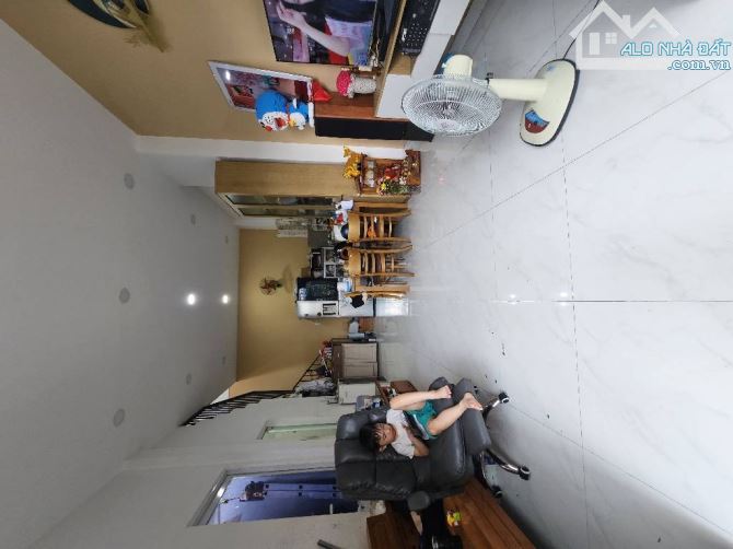 Nhà DT:50m2 ngang 5M phường Phú Thuận q7  Chỉ 5 Đồng 1 thông thoáng - 2