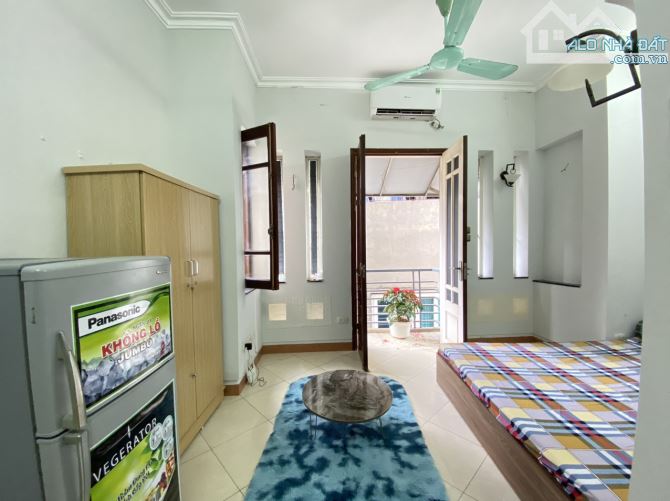 Cho Thuê CCMN Ngõ 44 Trần Thái Tông Cầu Giấy 25m2 Studio Full Nội Thất Thang Máy Ban Công - 2