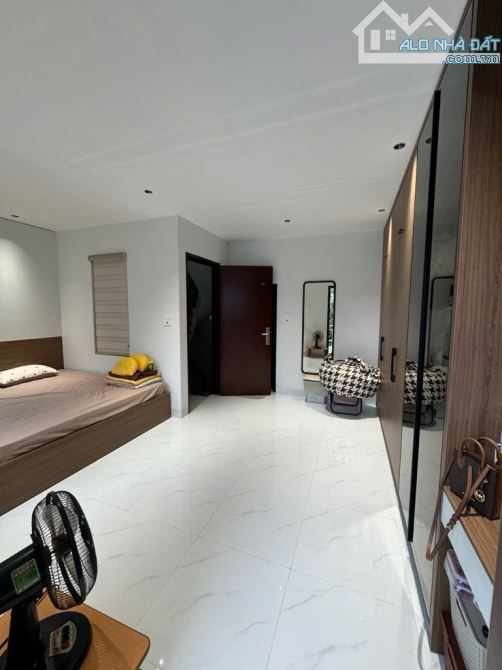 Nhà Quang Tiến - 40m2 - 5 tầng - gara ô tô - dân xây - full nội thất - 2
