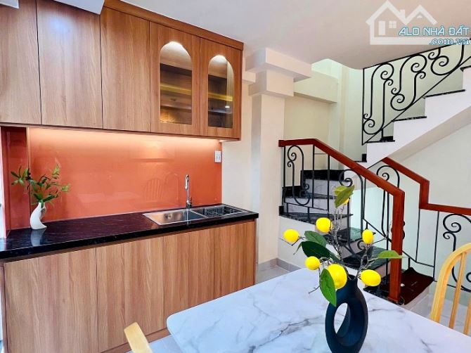 Nhà bán 3 lầu hẻm Nguyễn Thiện Thuật, Quận 3, thiết kế hiện đại, sang trọng. - 2