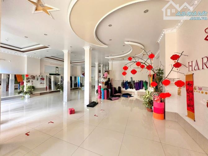 CHO THUÊ NHÀ GÓC 2 MẶT TIỀN TRUNG TÂM CẦN THƠ, 1 TRỆT 5 LẦU, 65 TRIỆU/THÁNG, CÓ THANG MÁY - 2