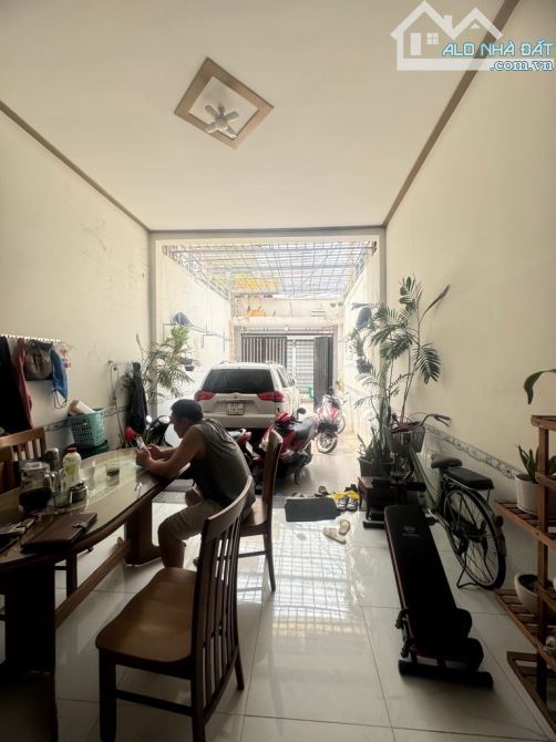 Bán nhà Quận 12 Giá 5,6 Tỷ Tân Thới Nhất 05, 56m2, ô tô vô nhà - 2