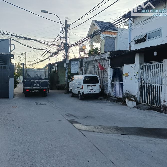 Thới Tam Thôn Hóc Môn, DT 10*14m (140m2). Hẻm xe hơi, sổ riêng đẹp. - 2