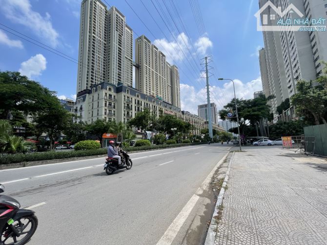 Bán nhà mặt phố chính Lý Tự Trọng, Hà Đông, 40m2, lô góc, đường vỉa hè rộng kinh doanh víp - 2