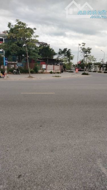Bán 5.246m đất thổ cư 3 mặt tiền  ,đường rộng 6 làn xe. - 2