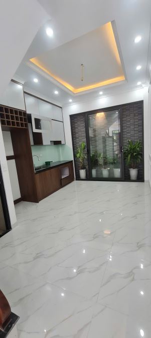 Bán nhà cạnh chợ trung tâm Tân Lập, Đan Phượng. 40m2 xây 5 tầng lệch 80m ra trục chính 422 - 2