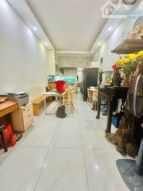 HẺM XE HƠI 5M THÔNG - 7A THÀNH THÁI - QUẬN 10 - 52M2 - 3 TẦNG - 3PN - MỘT ĐỜI CHỦ -8,99Ty - 2