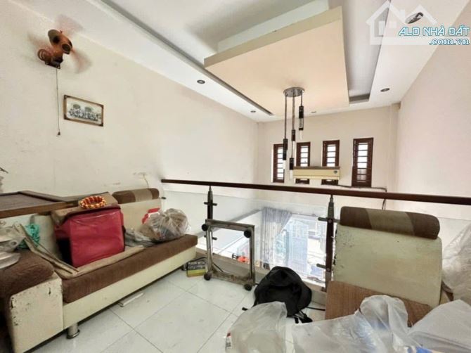 Nhà mặt tiền Lê Văn Sỹ, P14, Quận 3, DT: 4.5x20m, 3 tầng, HĐT:40tr, Giá 26tỷ - 2