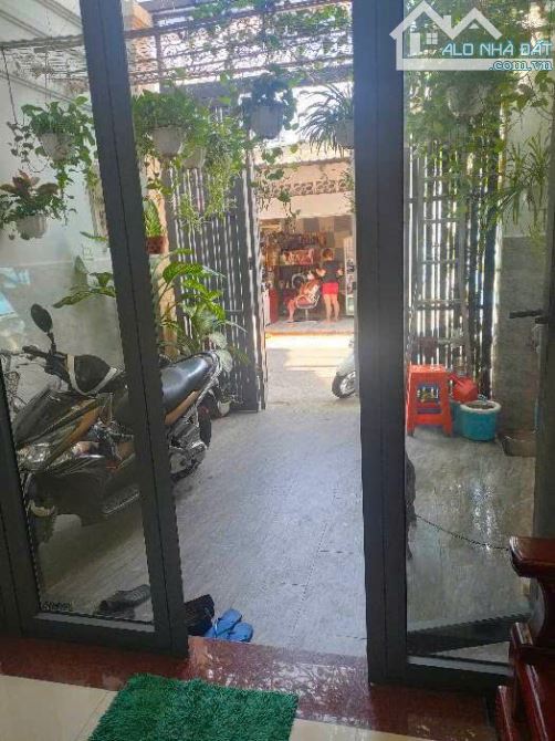NHÀ CẦN BÁN - HẺM TRẢI NHỰA 5M Ô TÔ ĐỖ CỬA - 56M2 - 5 TẦNG - HOÀNG BẬT ĐẠT. - 2