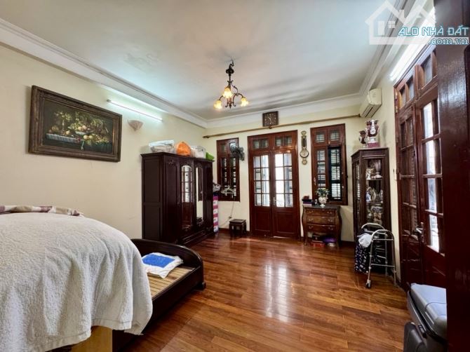 🏡SANG TRỌNG- ĐẲNG CẤP-Ô TÔ VÀO NHÀ - MẶT TIỀN RỘNG-KINH DOANH - GẦN PHỐ-NGUYỄN KHANG - 2