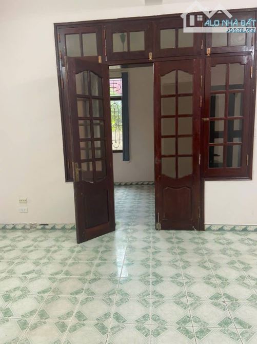 Cho thuê nhà Nguyễn Chí Thanh làm CHDV, ở gđ, nhóm 3 tầng x 128m2, 28 Triệu - 2