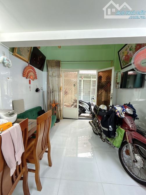 NHÀ ĐẸP, VỢ CHỒNG SON, CON NHỎ AN TÂM BV NHI ĐỒNG 1. HƠN 4 TỶ, 3 TẦNG, HẺM 3M. - 2